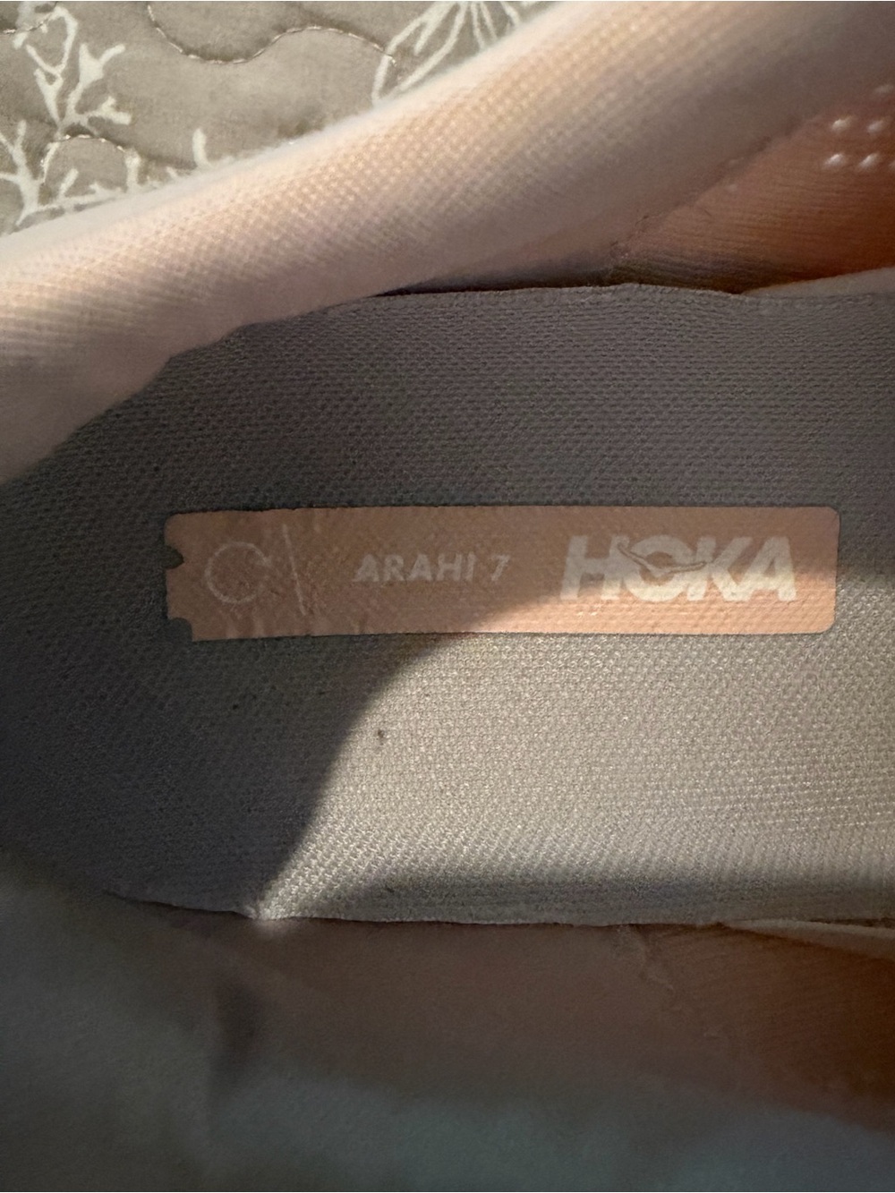 Hoka Arahi 7 Women's Cream/Beige Athletic Running Shoes - Picture 4 of 7